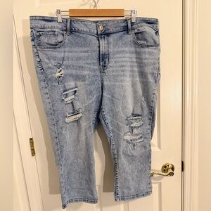 Maurices Light Blue Distressed Cropped/Capri Jeans